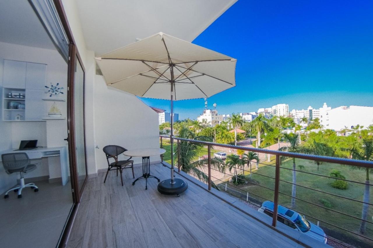 Modern Stylish Apt. Steps Away From The Beach Nuevo Vallarta Exterior photo